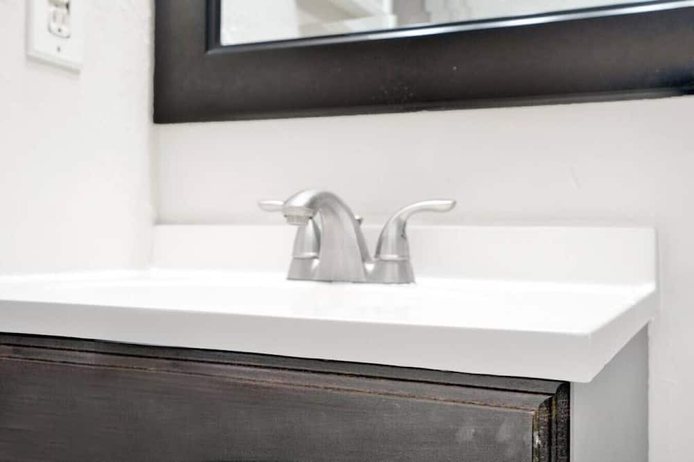 Photo of Bathroom in Lake Ridge
