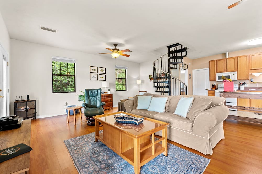 Photo of Bedroom in Hawthorne