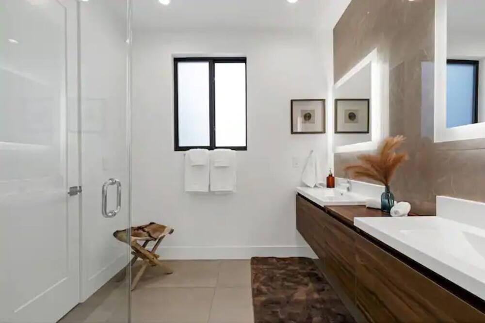 Photo of Bathroom in Southwest Coconut Grove