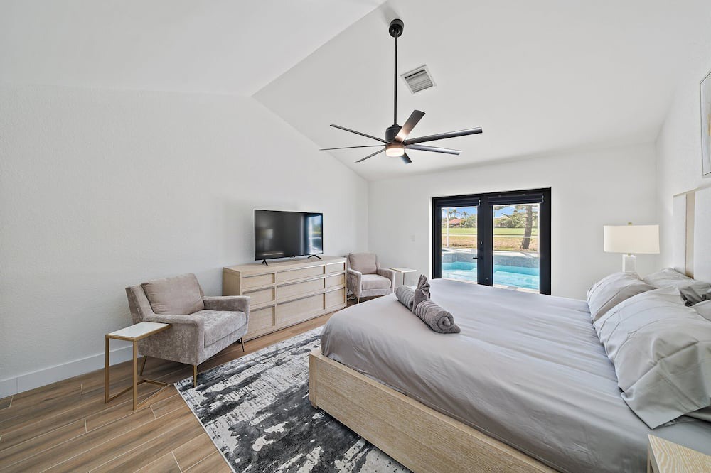 Photo of Bedroom in Greenview Shores