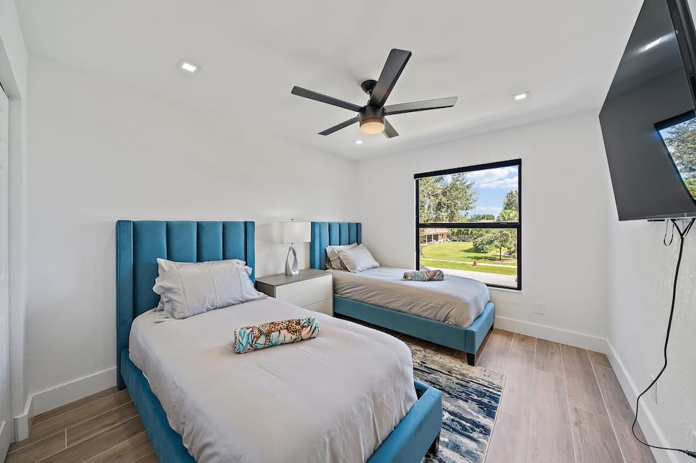 Photo of Bedroom in Greenview Shores