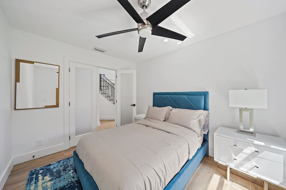 Photo of Bedroom in Greenview Shores