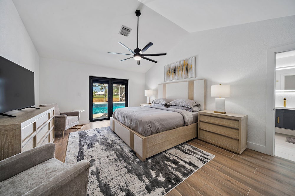 Photo of Bedroom in Greenview Shores