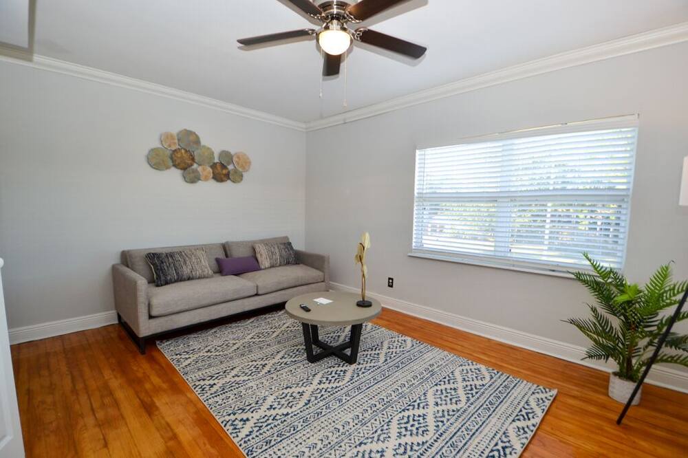 Photo of Livingroom in Virginia Park