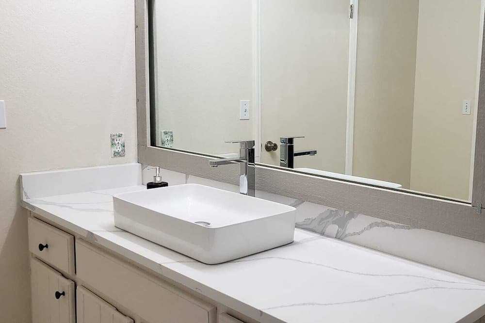 Photo of Bathroom in Candler