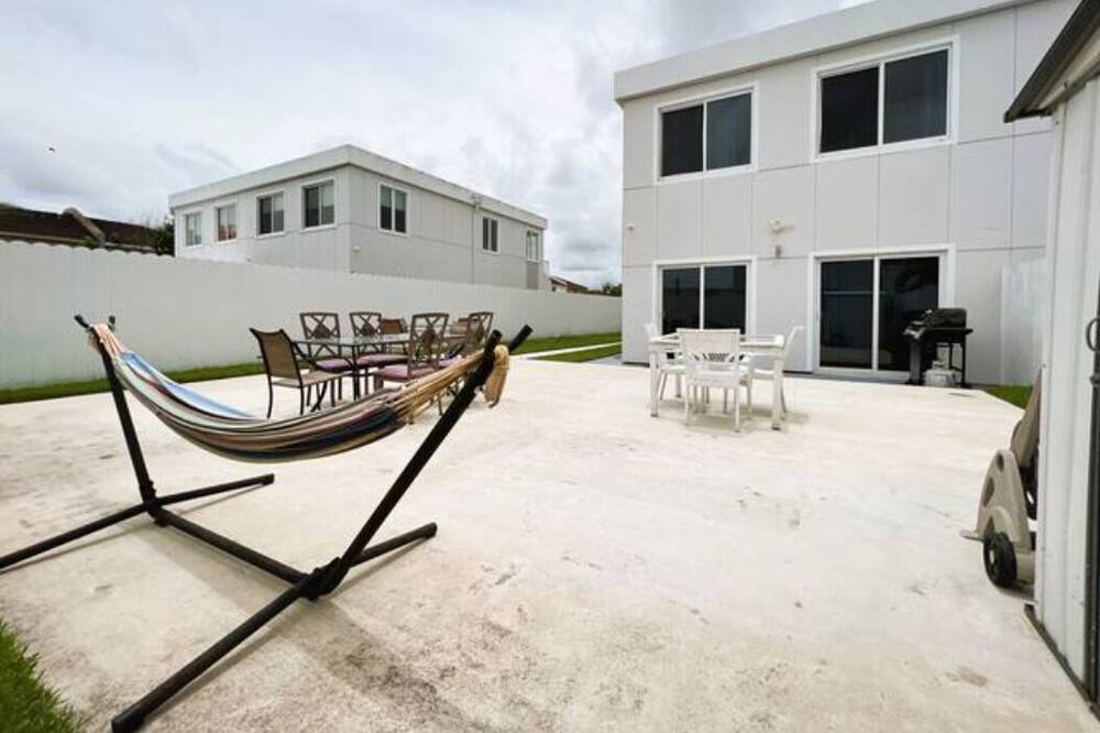 Photo of Outdoor in Kendale Lakes
