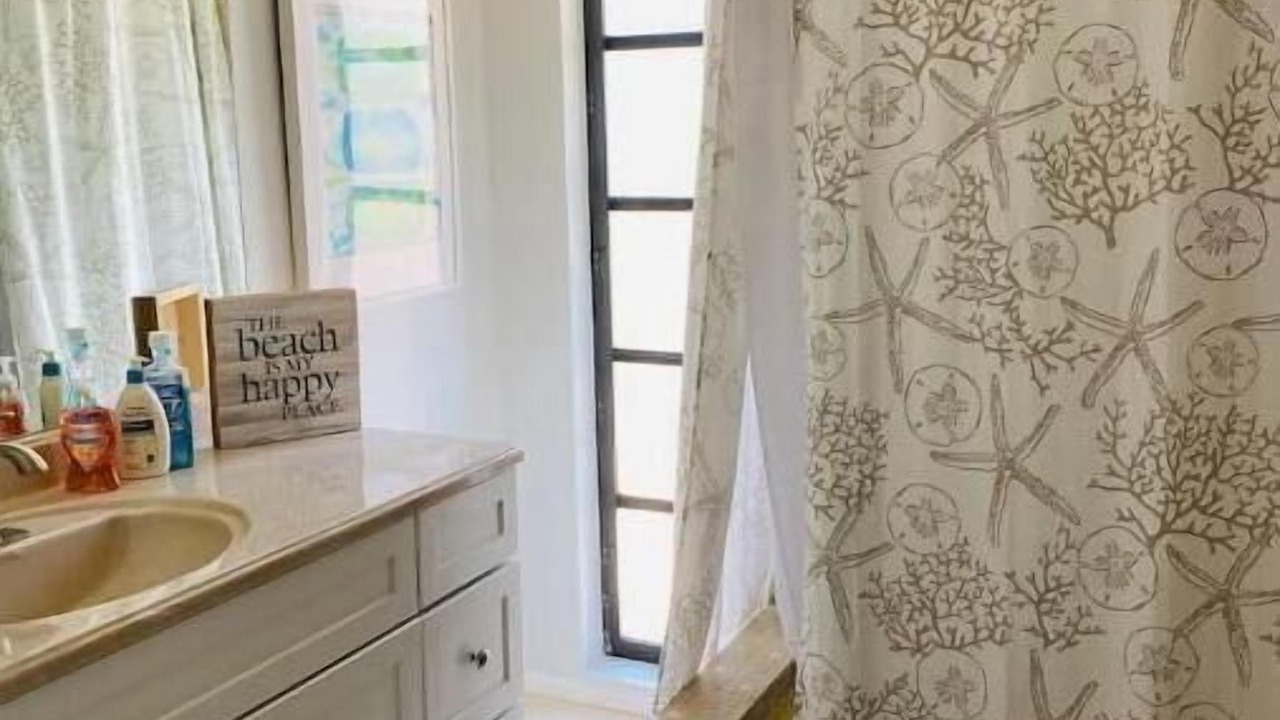 Photo of Bathroom in Golden Beach