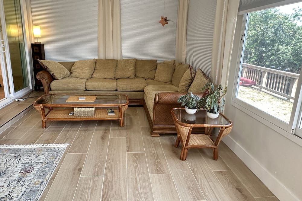 Photo of Livingroom in Interchange Square