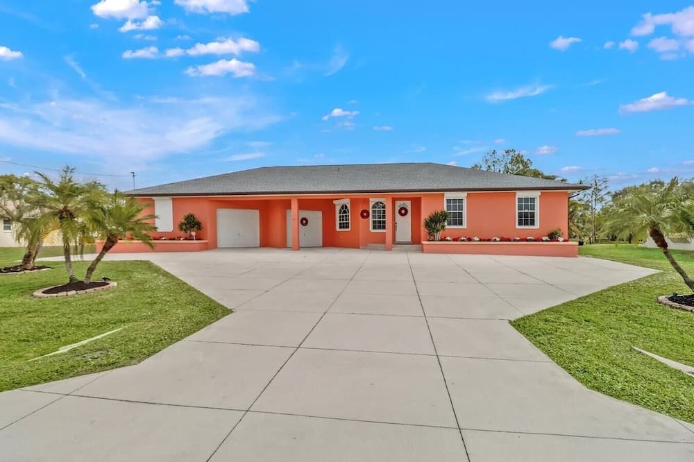 Photo of Outdoor in Estero