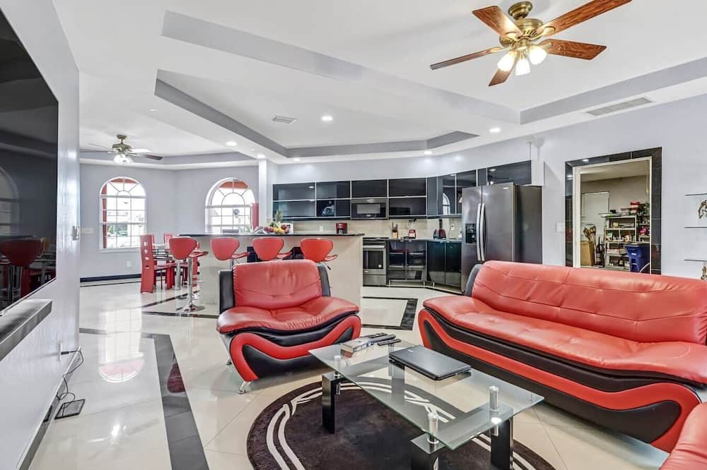 Photo of Livingroom in Estero