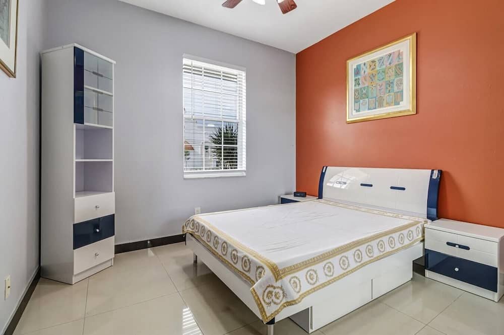 Photo of Bedroom in Estero