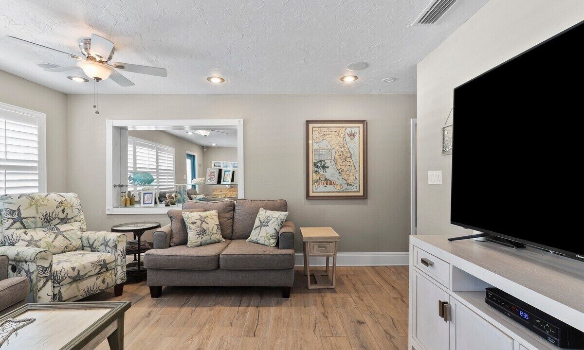 Photo of Livingroom in Bradenton Beach