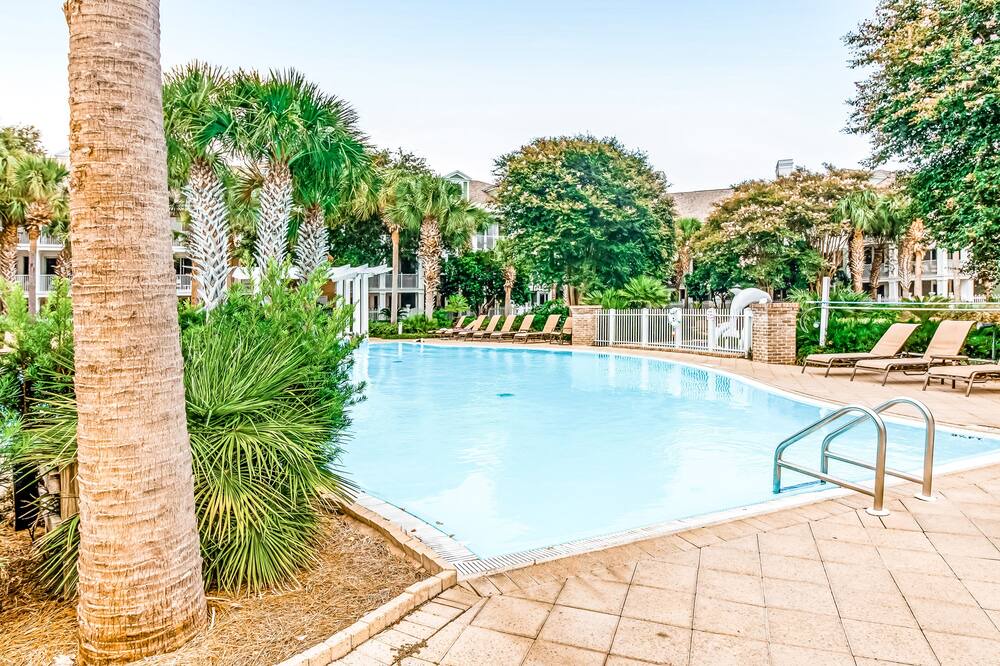 Photo of Outdoor in Baytowne Wharf