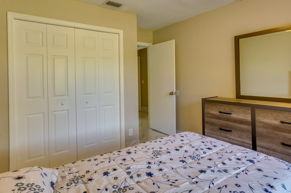 Photo of Bedroom in Greenview Shores