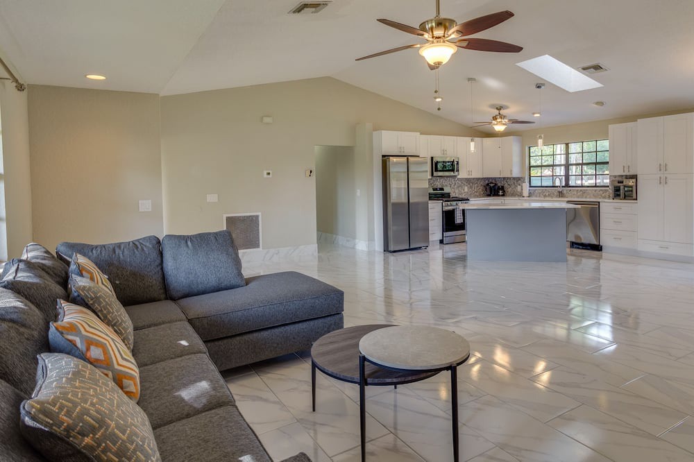 Photo of Livingroom in Greenview Shores