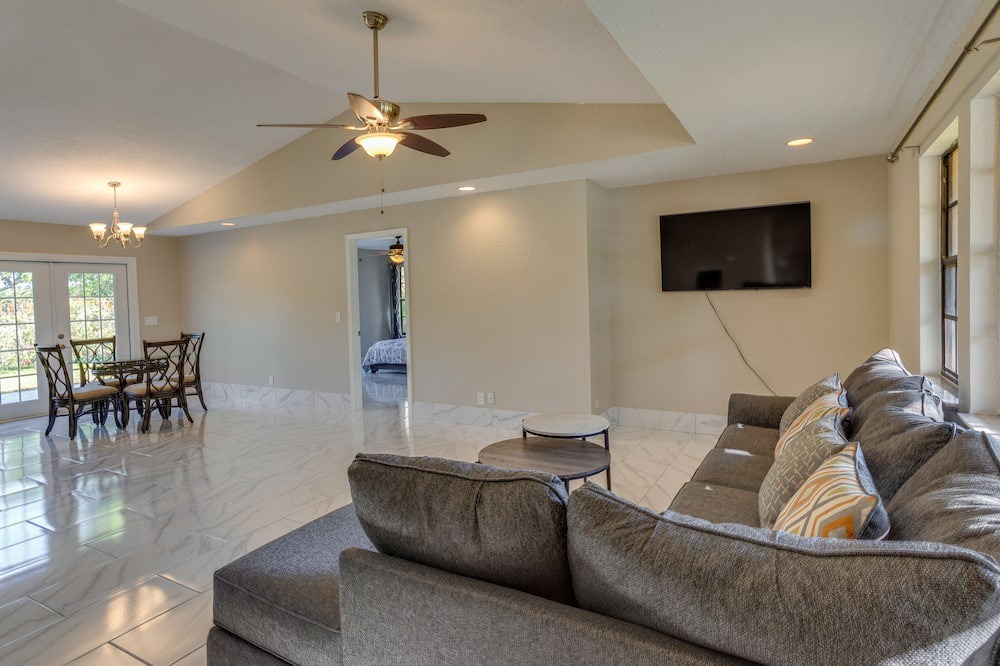 Photo of Livingroom in Greenview Shores