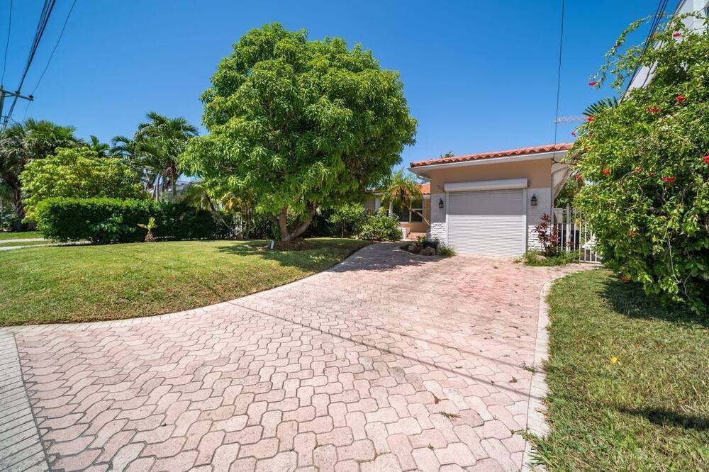 Photo of Outdoor in Surfside