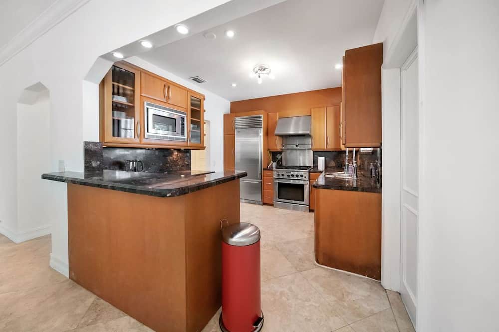 Photo of Kitchen in Surfside