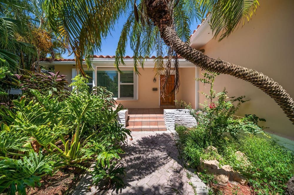 Photo of Outdoor in Surfside