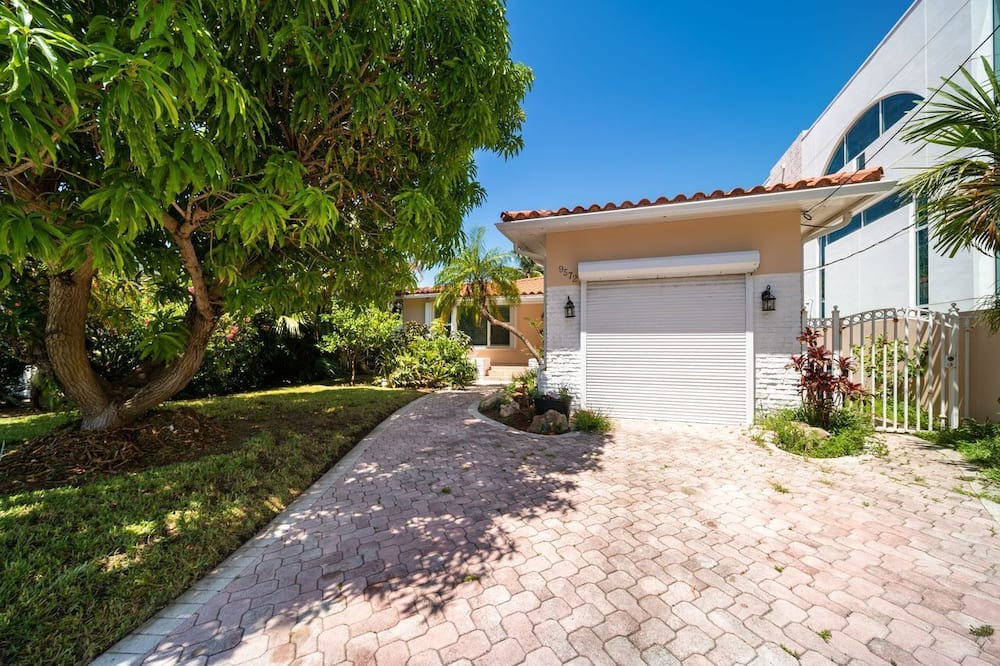 Photo of Outdoor in Surfside