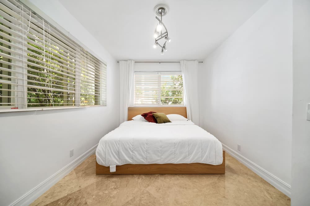 Photo of Bedroom in Surfside