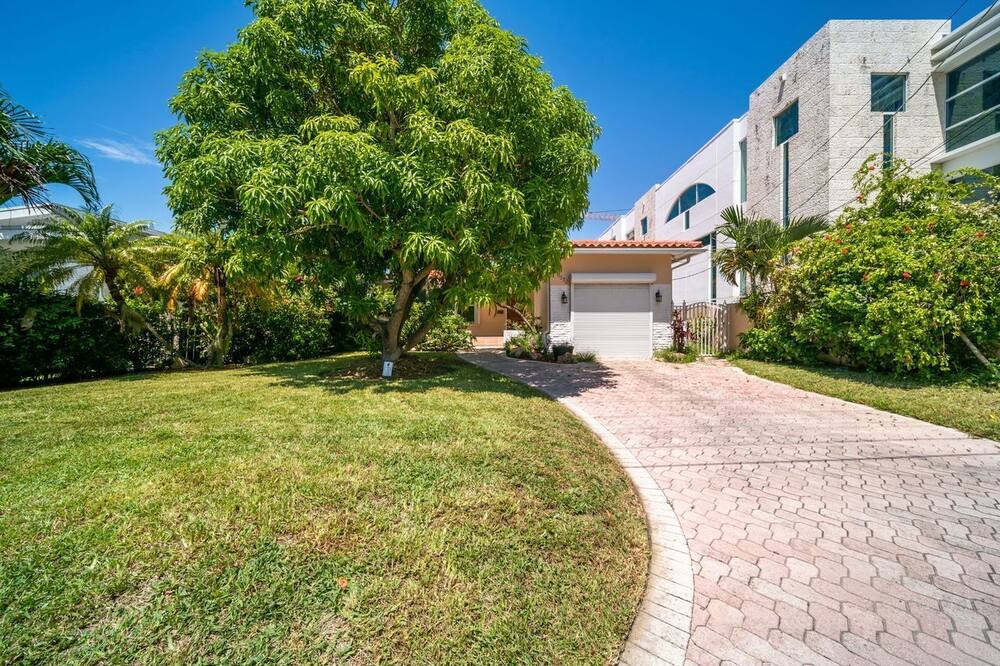 Photo of Outdoor in Surfside