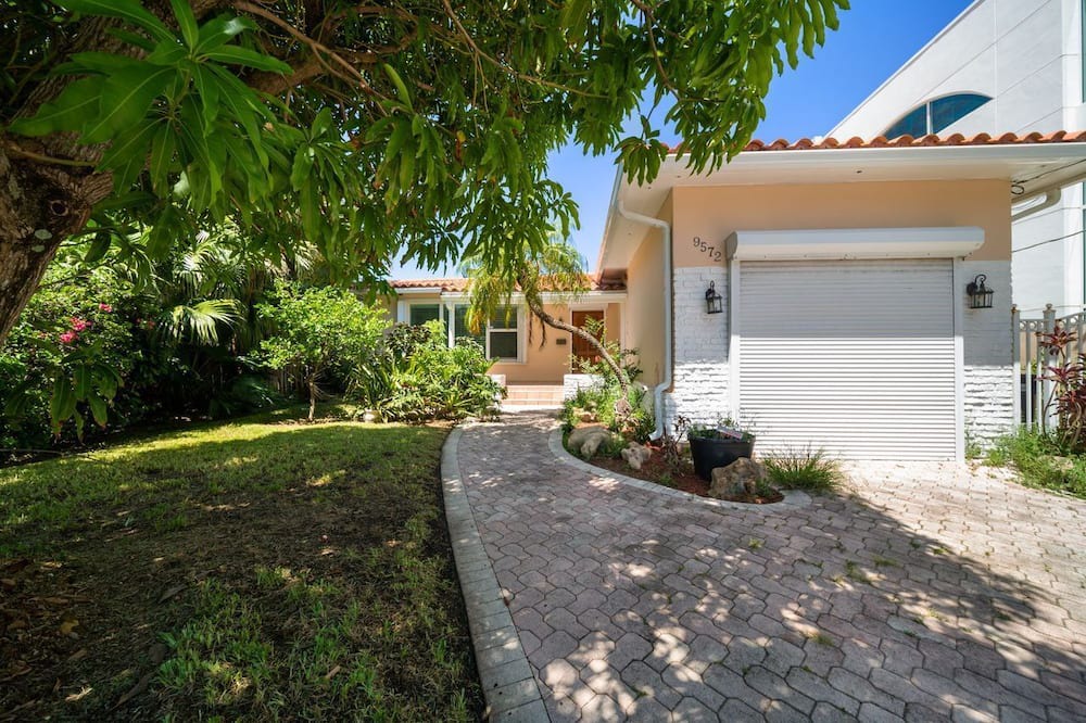 Photo of Outdoor in Surfside