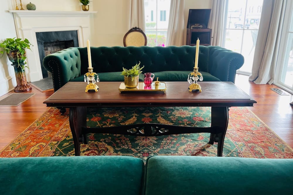 Photo of Livingroom in Monticello