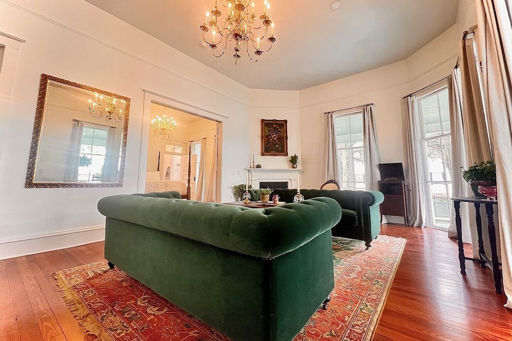 Photo of Livingroom in Monticello