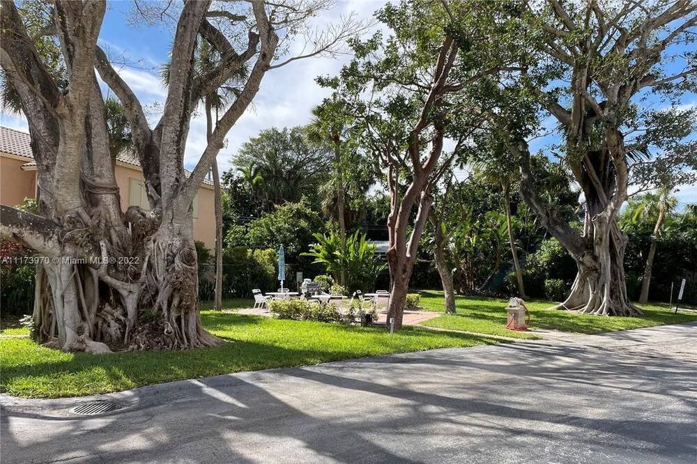 Photo of Others in Bel Air