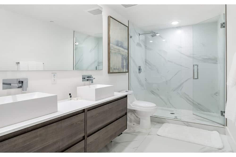 Photo of Bathroom in Garden Isles