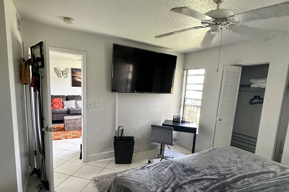 Photo of Bedroom in Coral Springs