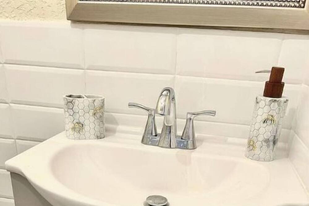 Photo of Bathroom in Coral Terrace
