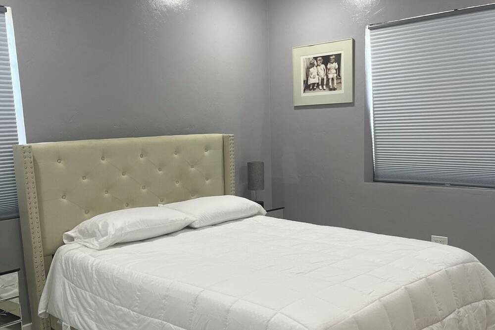 Photo of Bedroom in Biscayne Park