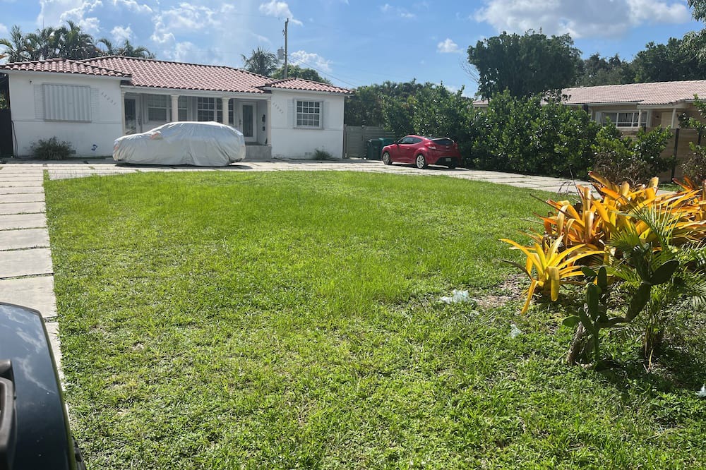 Photo of Outdoor in Biscayne Park