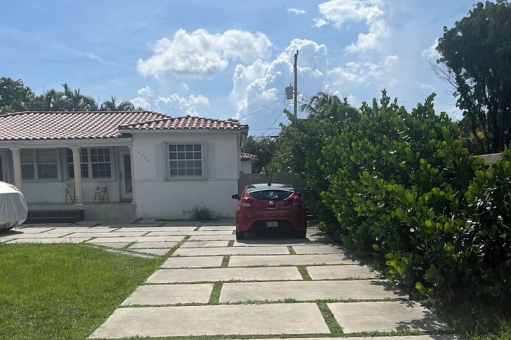 Photo of Outdoor in Biscayne Park