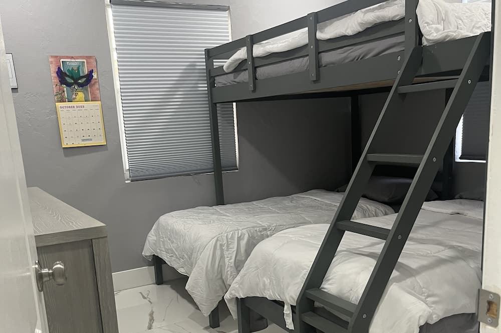 Photo of Bedroom in Biscayne Park