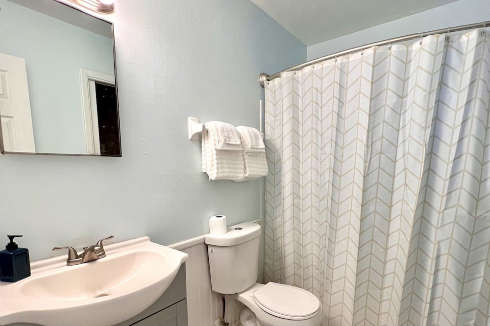 Photo of Bathroom in Port Tampa City