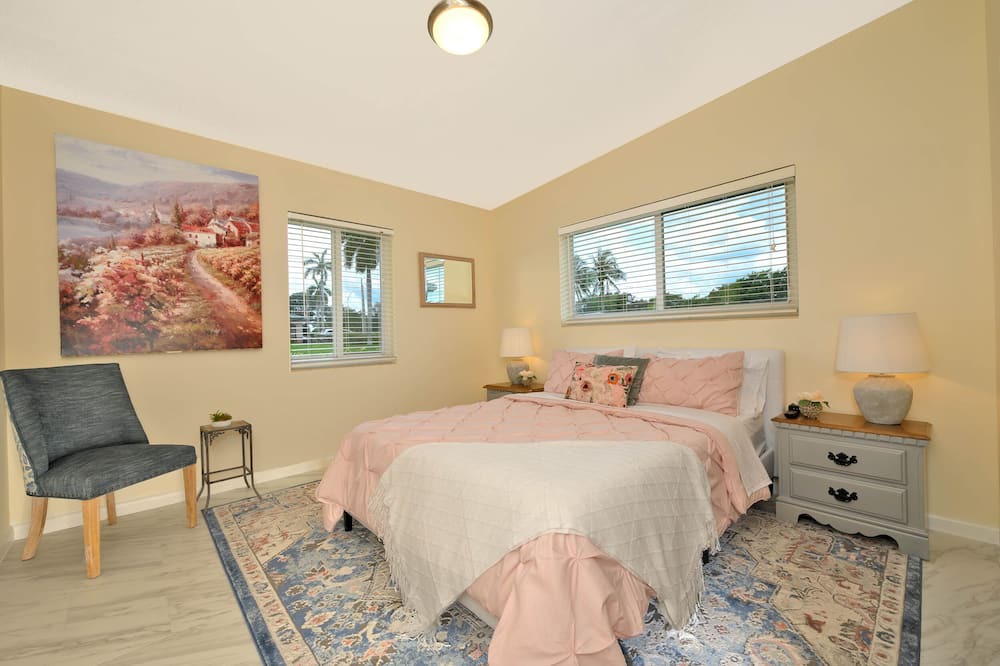 Photo of Bedroom in Lake Clarke Shores