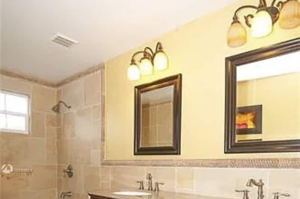 Photo of Bathroom in Pembroke Pines