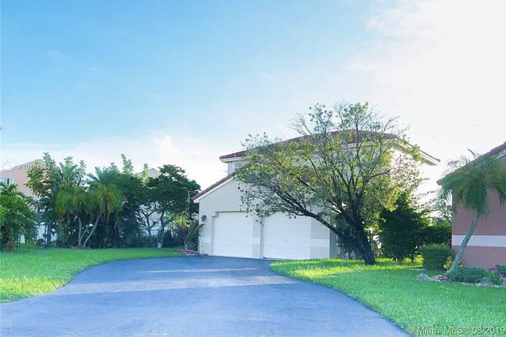 Photo of Outdoor in Pembroke Pines