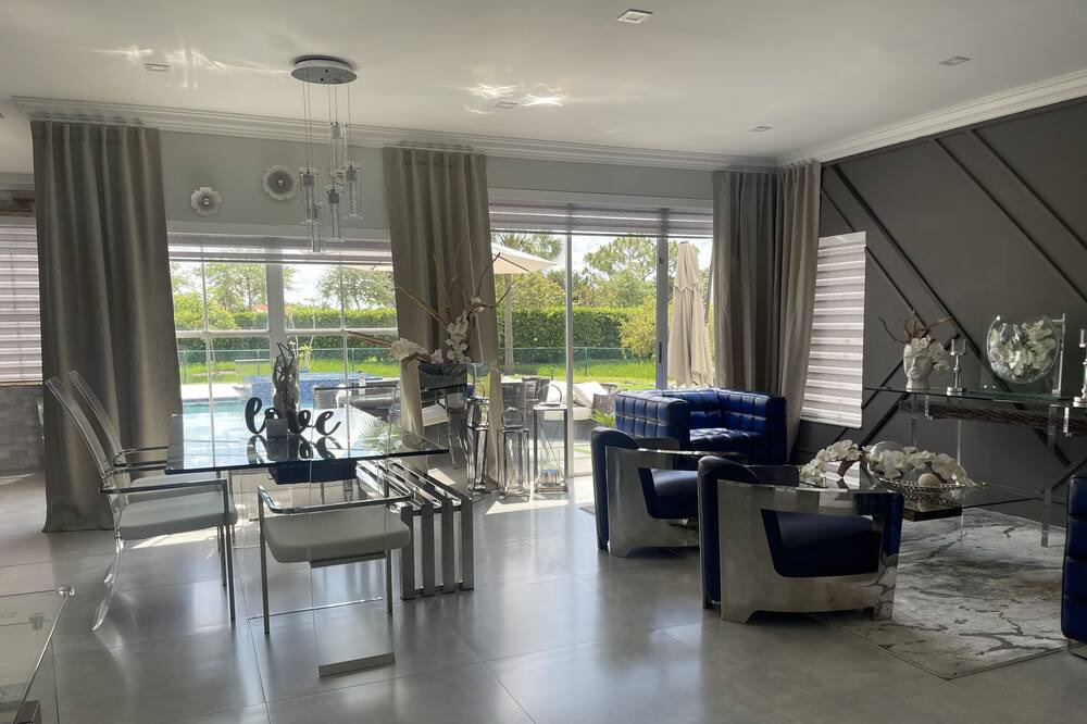 Photo of Livingroom in Pembroke Pines