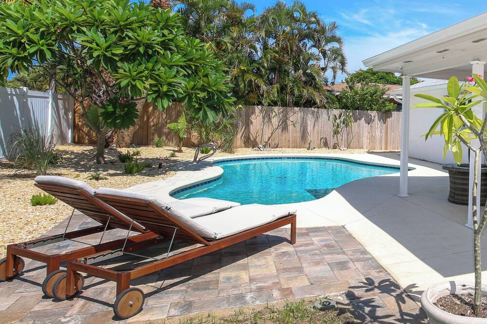 Photo of Outdoor in Golden Beach Estates