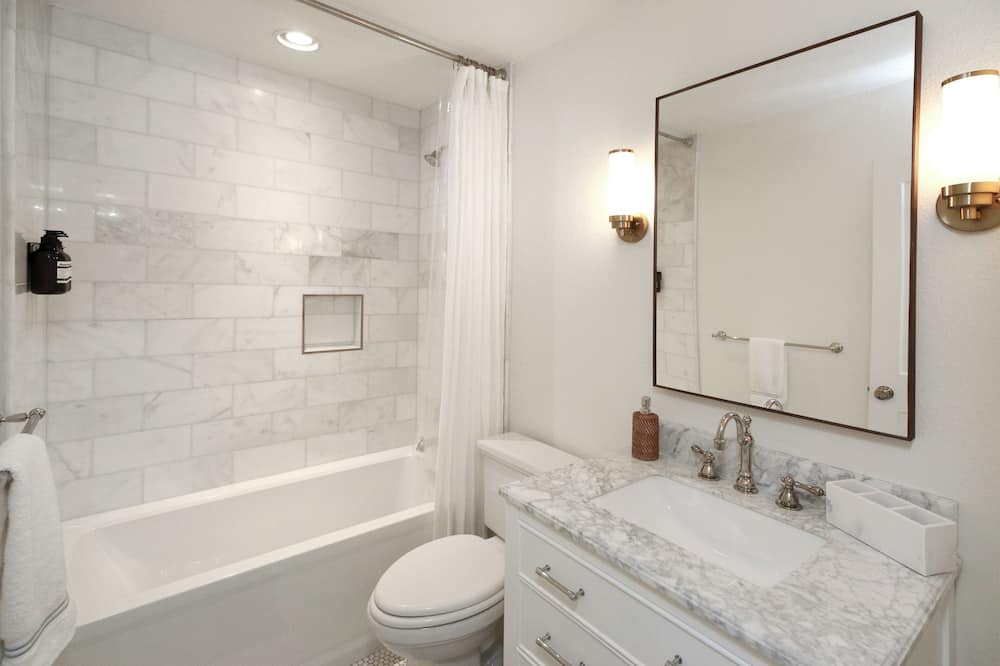 Photo of Bathroom in Golden Beach Estates