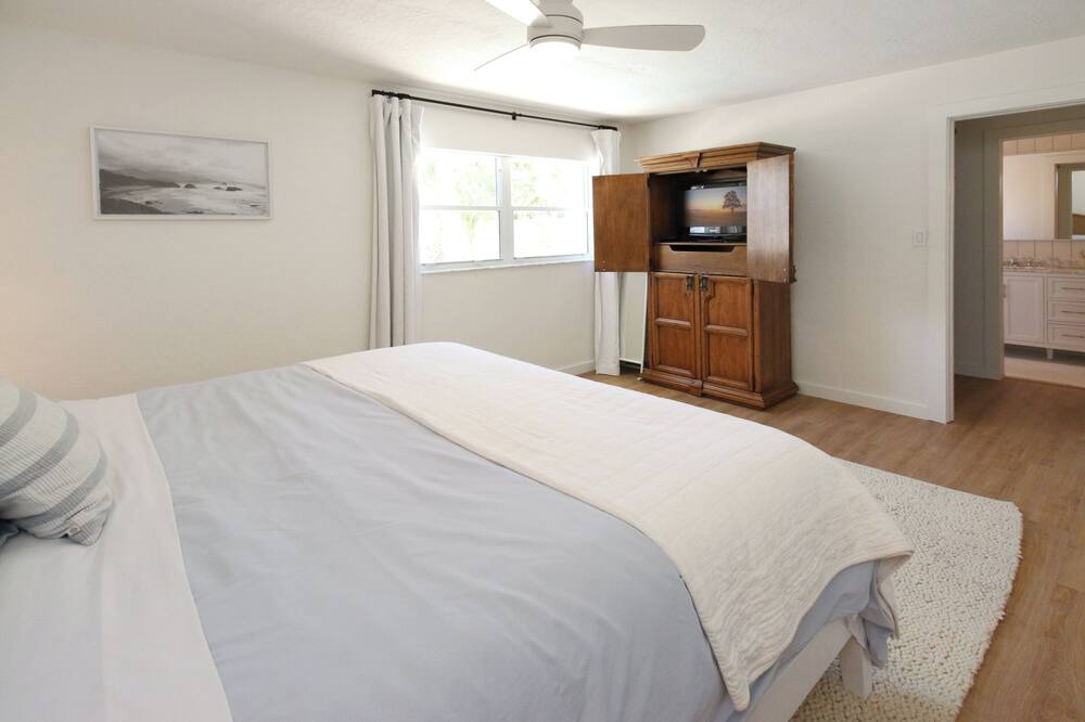 Photo of Bedroom in Golden Beach Estates