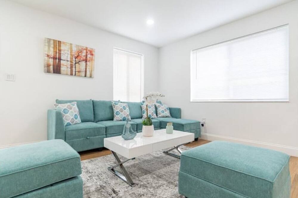 Photo of Livingroom in Coral Terrace