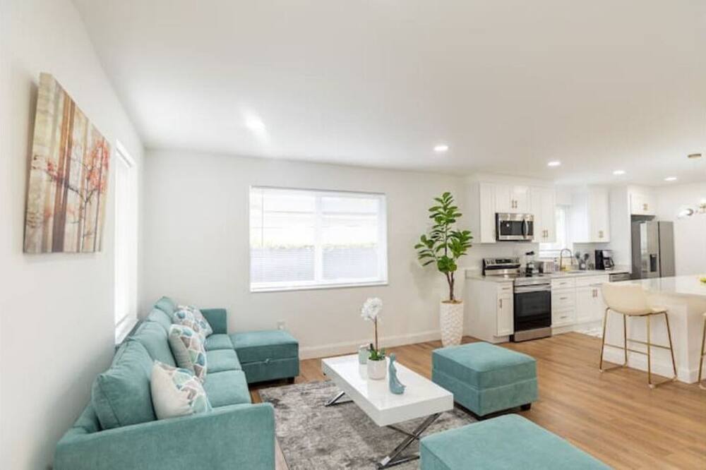 Photo of Livingroom in Coral Terrace