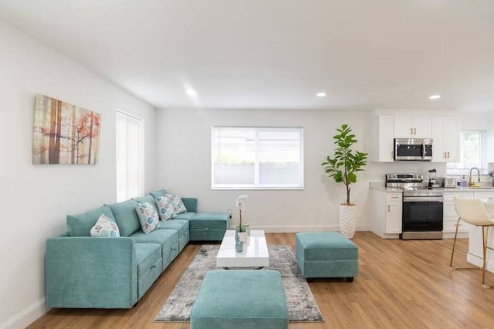 Photo of Livingroom in Coral Terrace