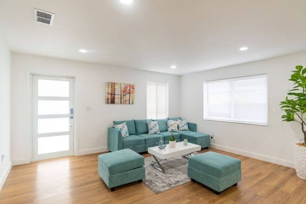 Photo of Livingroom in Coral Terrace