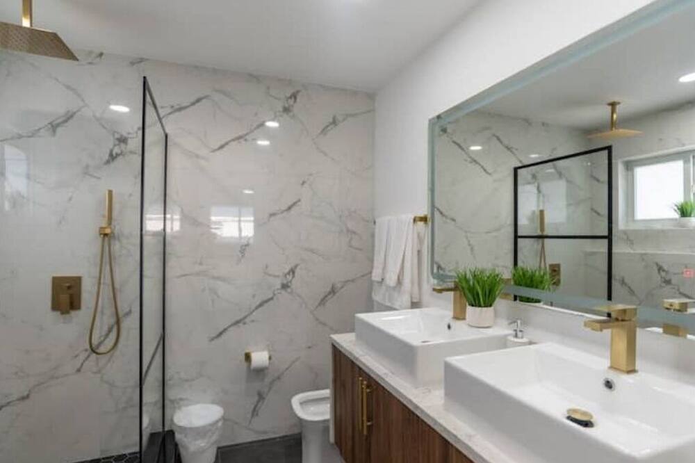 Photo of Bathroom in Coral Terrace